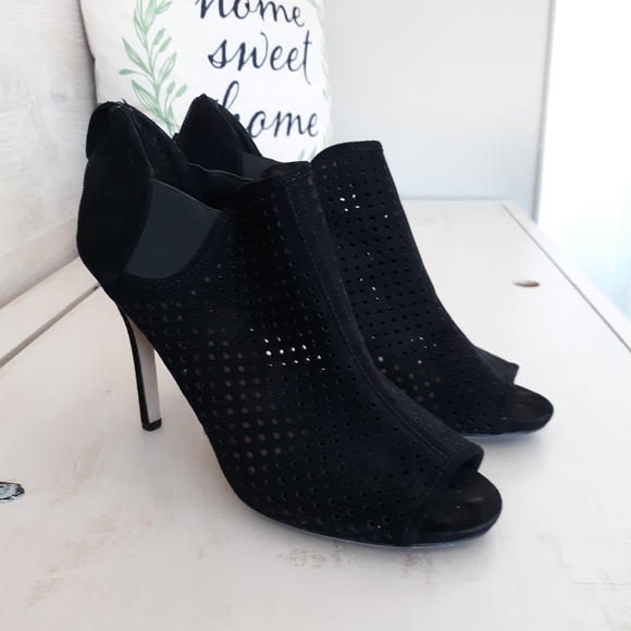 Shoes - Picture 3 of 4